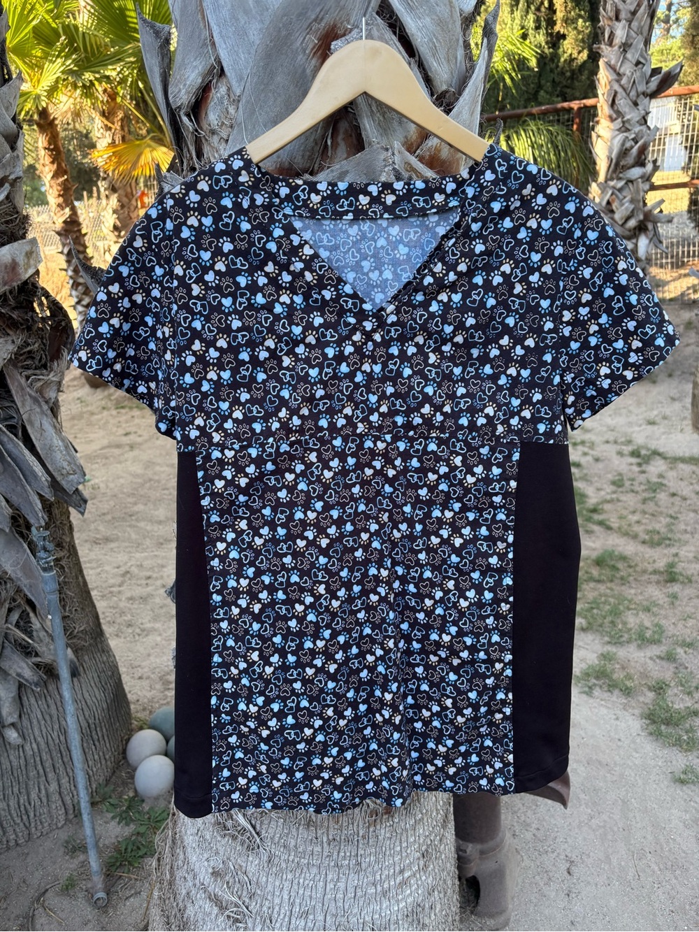 Black Floral Heart Print V-Neck Scrub Top